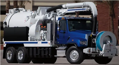 Cami&oacute;n Freightliner 114SD con aplicaci&oacute;n equipo desasolve.