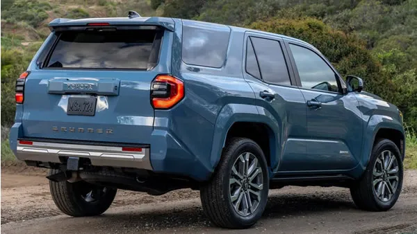 Vista trasera y lateral de la Toyota 4Runner HEV.