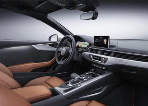 Interior y tablero de instrumentos del Audi A5.