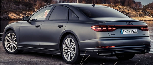 Audi A8 vista trasera.