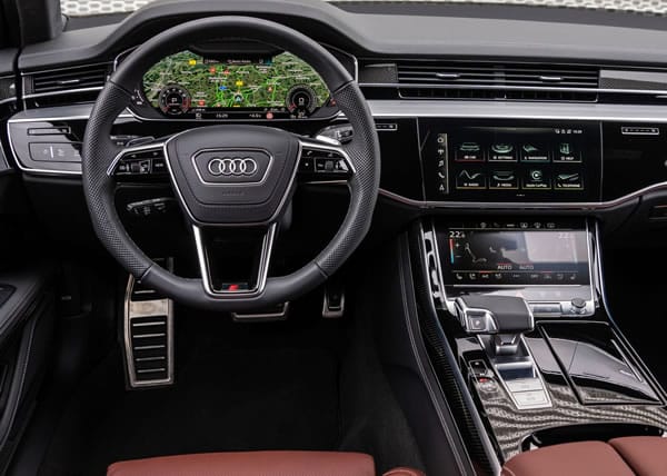 Interior cabina Audi A8.