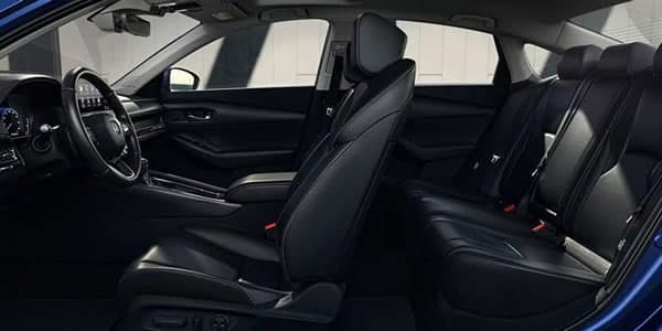Interior y arreglo de asientos del Honda Accord.