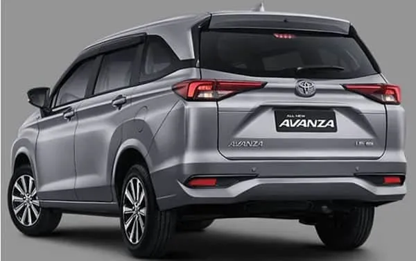 Vista trasera de la Toyota Avanza.