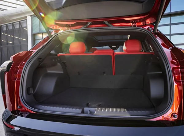 Vista interior y cajuela de carga de la Chevrolet Blazer EV.