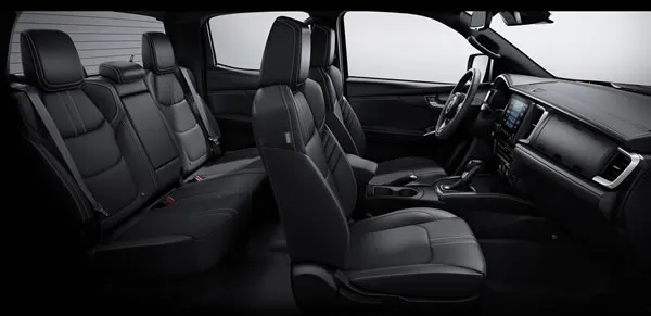 Vista interior y arreglo de asientos de la Mazda BT-50.