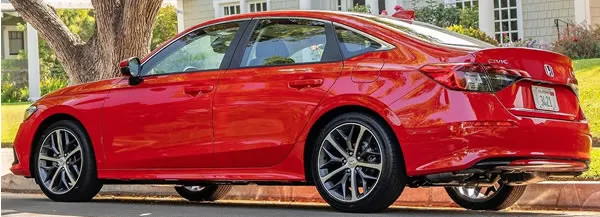 Vista lateral y trasera del Honda Civic Sed&aacute;n.