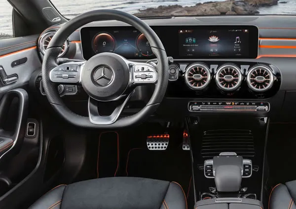 Tablero de instrumentos del Mercedes-Benz CLA Coup&eacute;.