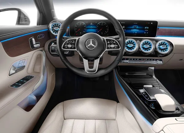 Tablero de instrumentos del Mercedes-Benz Clase A Sed&aacute;n.