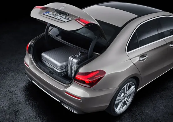 Detalle de la cajuela del Mercedes-Benz Clase A Sed&aacute;n.