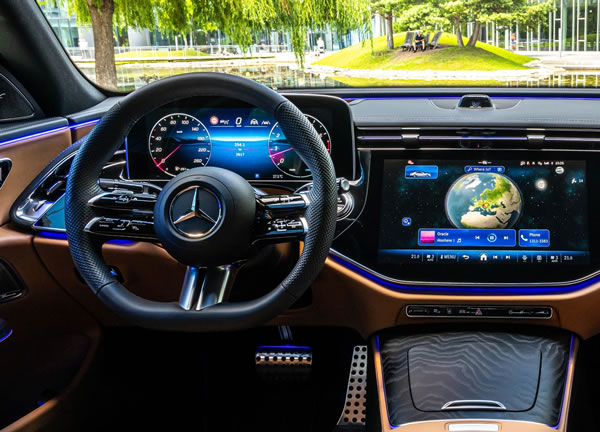 Tablero de instrumentos del Mercedes-Benz Clase E Sedán.