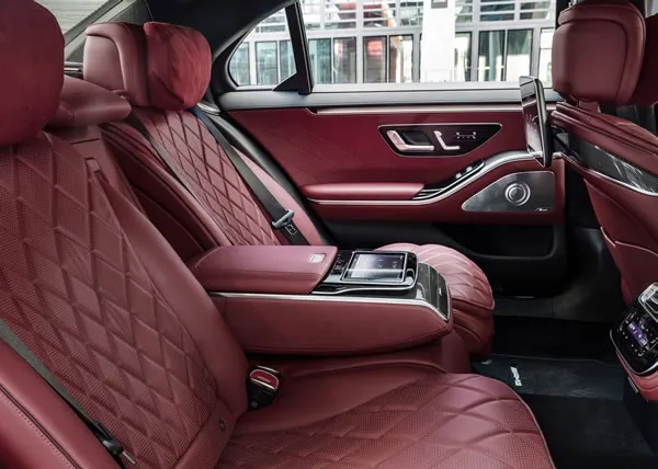 Asientos traseros del Mercedes-Benz Clase S Sed&aacute;n.