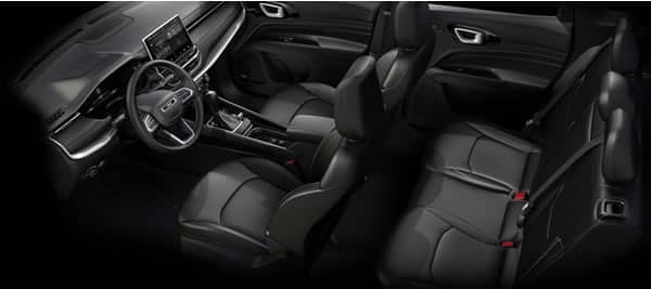 Interior y arreglo de asientos de la Jeep Compass.