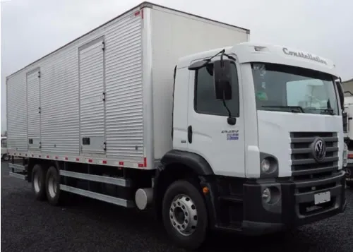 Rab&oacute;n Volkswagen Constellation 24.280 con aplicaci&oacute;n de caja mudancera.