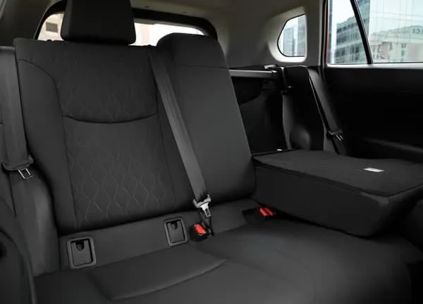 Asientos traseros de la Toyota Corolla Cross.