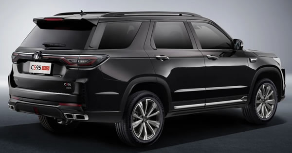 Vista trasera y lateral de la Changan CS95 Plus. Vista trasera y lateral de la Changan CS95 Plus.
