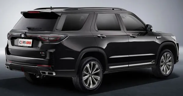 Vista trasera y lateral de la Changan CS95 Plus.