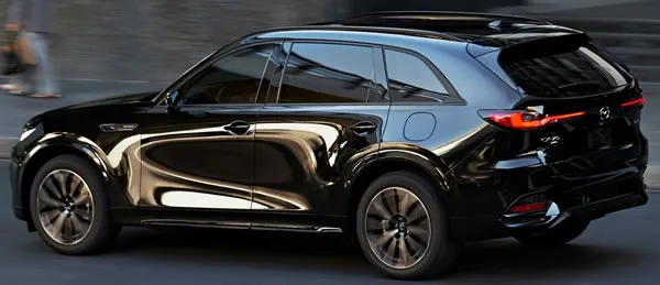 Vista lateral y trasera de la Mazda CX-70.