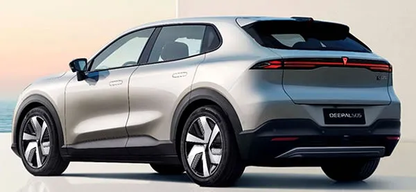 Vista trasera y ltaeral de la Chagan Deepal S05 REEV.