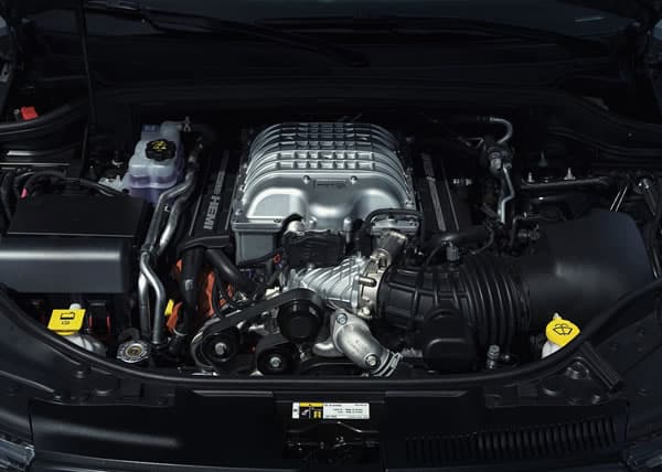 Motor HEMI V8 6.2 litros supercargado.