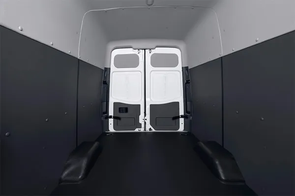 Interior &aacute;rea de carga de la JAC E Sunray.