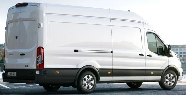 Vista lateral y trasera de la Ford E-Transit.