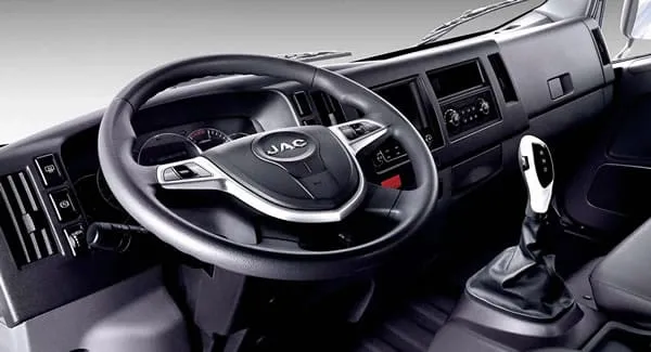 Tablero de instrumentos del cami&oacute;n JAC E-X350.