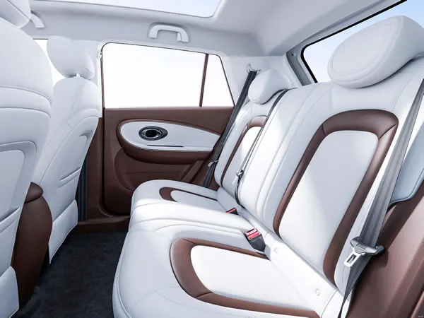 Asientos traseros del JAC E30X.