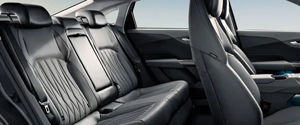 Asientos traseros del Changan EADO Plus.
