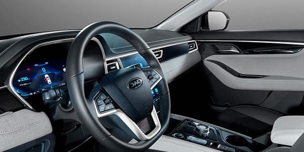 Tablero e interior del JAC E J7. Tablero e interior del JAC E J7.