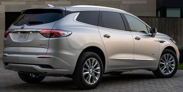 Buick Enclave vista trasera.