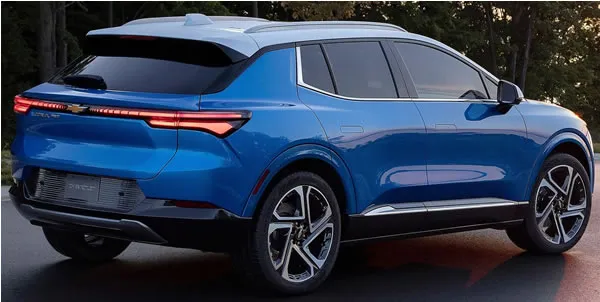 Vista lateral y trasera de la Chevrolet Equinox EV.