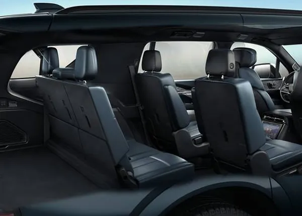 Interior y distribuci&oacute;n de asientos de la Cadillac Escalade IQ.