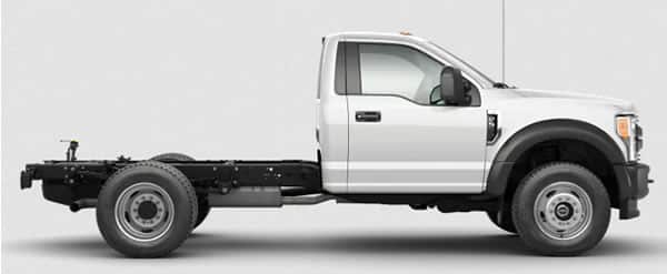 Vista lateral de la Ford F-350 Super Duty Chasis Cabina.