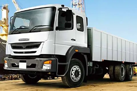 Freightliner FL 360-2528 cami&oacute;n rab&oacute;n eje trasero en tandem.