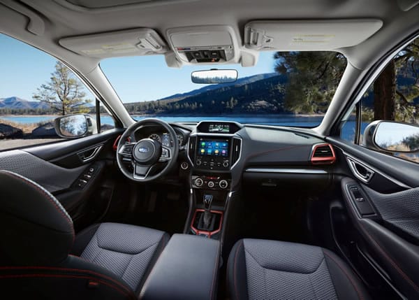 Interior y tablero de instrumentos de la Subaru Forester.