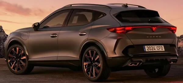 Vista lateral y trasera de la CUPRA Formentor.