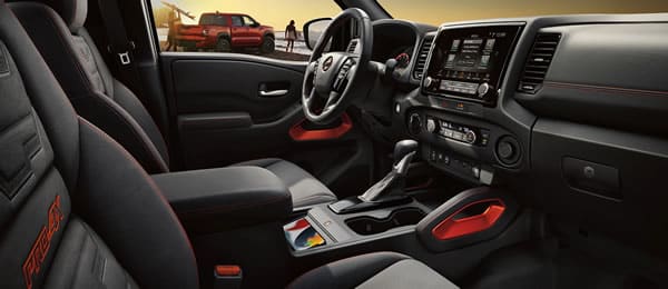 Interior y tablero de instrumentos de la Nissan Frontier V6 PRO-4X.