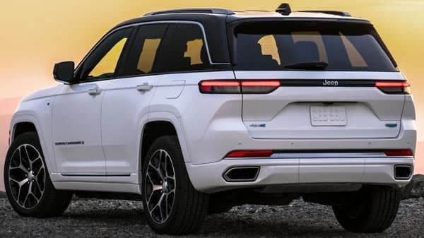 Vista trasera de la Jeep Grand Cherokee 4xe.