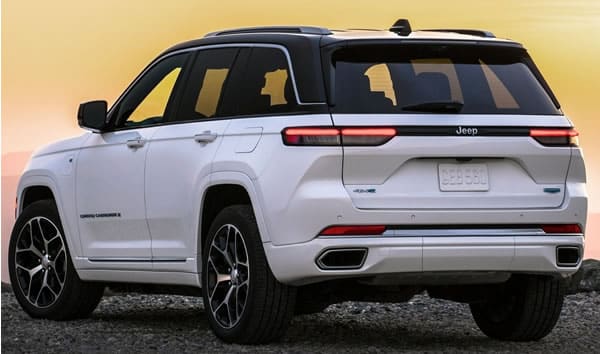 Vista trasera de la Jeep Grand Cherokee.