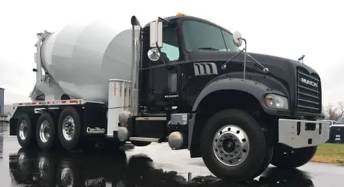 Mack Granite con aplicaci&oacute;n de olla revolvedora de concreto o cemento.