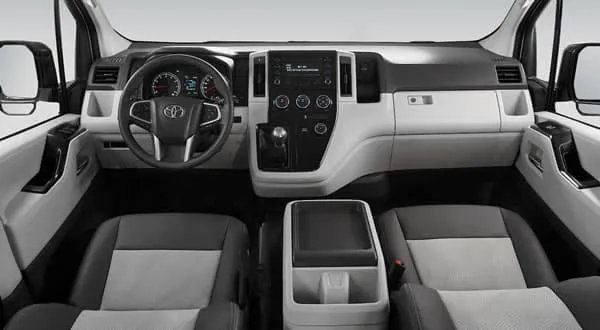 Panel de instrumentos de la Toyota Hiace.