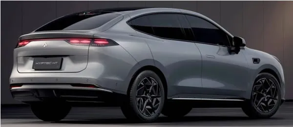 Vista trasera y lateral de la GAC Aion Hyptec HT.