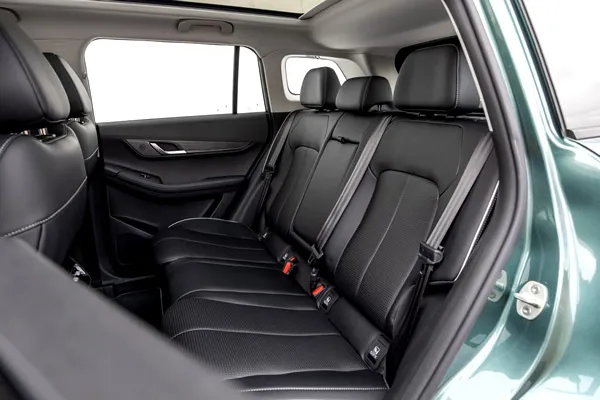 Asientos traseros de la JAECOO 5.
