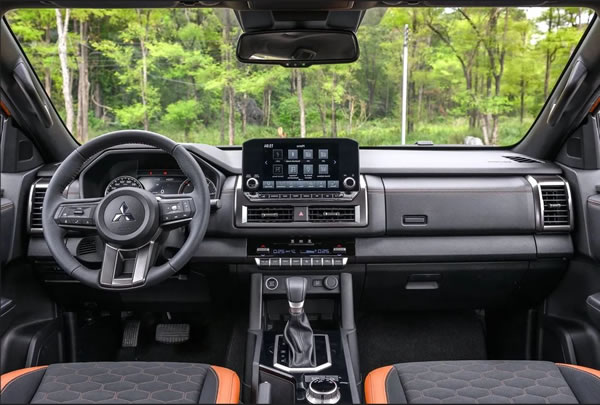 Panel de instrumentos de la Mitsubishi L200. Panel de instrumentos de la Mitsubishi L200.