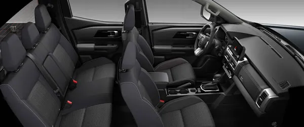 Asientos traseros de la Mitsubishi L200.