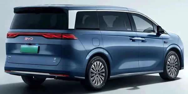 Vista lateral y trasera de la BYD M9.