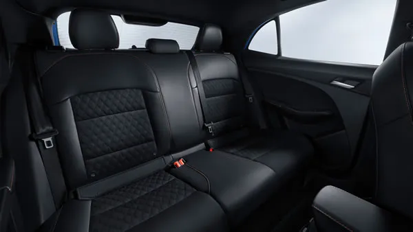 Asientos traseros del MG3 Hybrid.