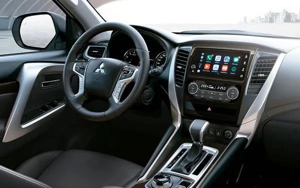 Tablero de instrumentos de la Mitsubishi Montero Sport.