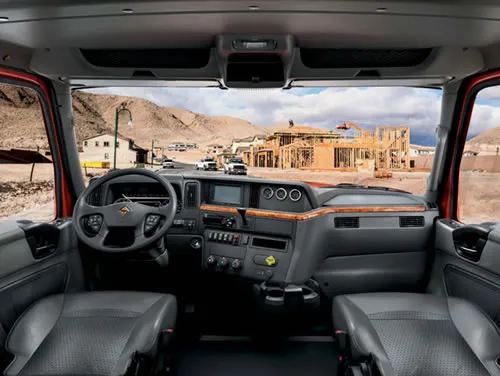 Interior de la cabina del cami&oacute;n International MV.