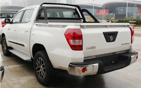 Vista trasera y lateral de la Dongfeng P22.